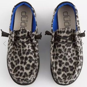 NWT Women’s Heydudes, Wild Cheetah, size 8